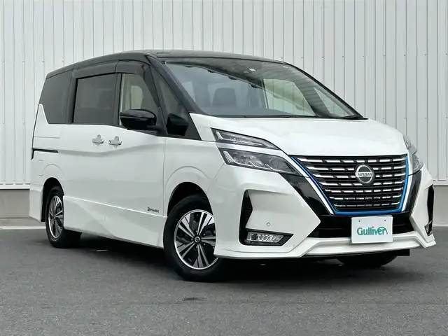 日産 セレナ e－パワー ハイウェイスター V 群馬県 2019(令1)年 4万km ブリリアントホワイトパール 2トーン 純正10インチナビ/（CD/DVD/Bluetooth/SD/HDMI/USB）/純正11インチフリップダウンモニター/全方位運転支援システム/・インテリジェントエマージェンシーブレーキ/・標識検知機能/・踏み間違い衝突防止アシスト/・車線逸脱防止支援システム/・車線逸脱警報/・後側方衝突防止支援システム/・後側方車両検知警報/・後退時車両検知警報/セーフティパックB/・プロパイロット/・インテリジェントアラウンドビューモニター/・インテリジェントパーキングアシスト/・ふらつき警報/・電動パーキングブレーキ/・オートブレーキホールド/・ヒーター付ドアミラー/ドライブレコーダー/両側パワースライドドア/パーソナルテーブル（2列目/3列目）/USB電源ソケット（2列目/3列目）/ステアリングスイッチ/取扱説明書/保証書/スペアキー