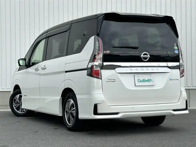 日産 セレナ e－パワー ハイウェイスター V 群馬県 2019(令1)年 4万km ブリリアントホワイトパール 2トーン 純正10インチナビ/（CD/DVD/Bluetooth/SD/HDMI/USB）/純正11インチフリップダウンモニター/全方位運転支援システム/・インテリジェントエマージェンシーブレーキ/・標識検知機能/・踏み間違い衝突防止アシスト/・車線逸脱防止支援システム/・車線逸脱警報/・後側方衝突防止支援システム/・後側方車両検知警報/・後退時車両検知警報/セーフティパックB/・プロパイロット/・インテリジェントアラウンドビューモニター/・インテリジェントパーキングアシスト/・ふらつき警報/・電動パーキングブレーキ/・オートブレーキホールド/・ヒーター付ドアミラー/ドライブレコーダー/両側パワースライドドア/パーソナルテーブル（2列目/3列目）/USB電源ソケット（2列目/3列目）/ステアリングスイッチ/取扱説明書/保証書/スペアキー