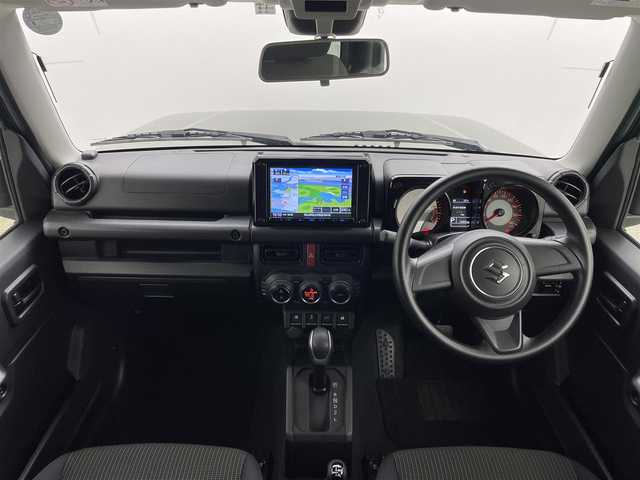 スズキ ジムニー シエラ JL 岡山県 2022(令4)年 1.4万km ジャングルグリーン 8インチナビゲーションシステム/【Bluetooth/フルセグTV/USB/iPod】/前席シートヒーター/ドアミラーヒーター/衝突軽減ブレーキ/オートハイビーム/オートライト/プッシュスタート/スマートキー×2/背面タイヤ/フロアマット/レーンアシスト/横滑り防止/踏み間違い防止/ISOFIX/チルトステアリング/ドアバイザー/保証書/取扱説明書/ナビ取扱説明書