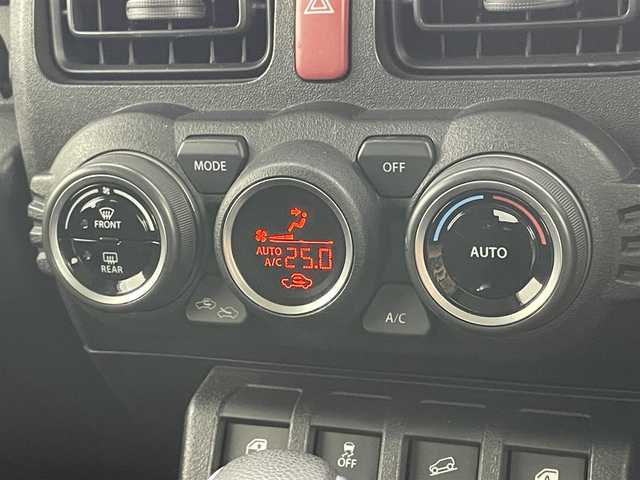 スズキ ジムニー シエラ JL 岡山県 2022(令4)年 1.4万km ジャングルグリーン 8インチナビゲーションシステム/【Bluetooth/フルセグTV/USB/iPod】/前席シートヒーター/ドアミラーヒーター/衝突軽減ブレーキ/オートハイビーム/オートライト/プッシュスタート/スマートキー×2/背面タイヤ/フロアマット/レーンアシスト/横滑り防止/踏み間違い防止/ISOFIX/チルトステアリング/ドアバイザー/保証書/取扱説明書/ナビ取扱説明書