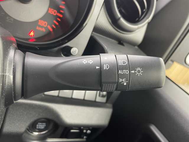 スズキ ジムニー シエラ JL 岡山県 2022(令4)年 1.4万km ジャングルグリーン 8インチナビゲーションシステム/【Bluetooth/フルセグTV/USB/iPod】/前席シートヒーター/ドアミラーヒーター/衝突軽減ブレーキ/オートハイビーム/オートライト/プッシュスタート/スマートキー×2/背面タイヤ/フロアマット/レーンアシスト/横滑り防止/踏み間違い防止/ISOFIX/チルトステアリング/ドアバイザー/保証書/取扱説明書/ナビ取扱説明書