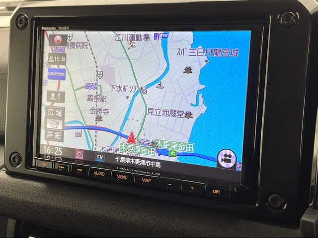 スズキ ジムニー XC 千葉県 2022(令4)年 0.6万km シフォンアイボリーメタリックブラック2トーンルーフ 純正ナビ　/Bluetooth/CD/DVD/USB/フルセグ/SD/４WD/衝突被害軽減システム/ビルトインＥＴＣ　/純正前後ドライブレコーダー　/横滑り防止装置　/レーンキープアシスト　/純正アルミホイール　/フロアマット　/LEDヘッドライト/Ｗサイドカーテンエアバック　/ＨＤＭＩ　/社外デジタルインナーミラー　/デニム調シートカバー/シートヒーター/背面タイヤ/スケルトン給油口フタ/アイドリングストップ/ドライブレコーダーSD無し