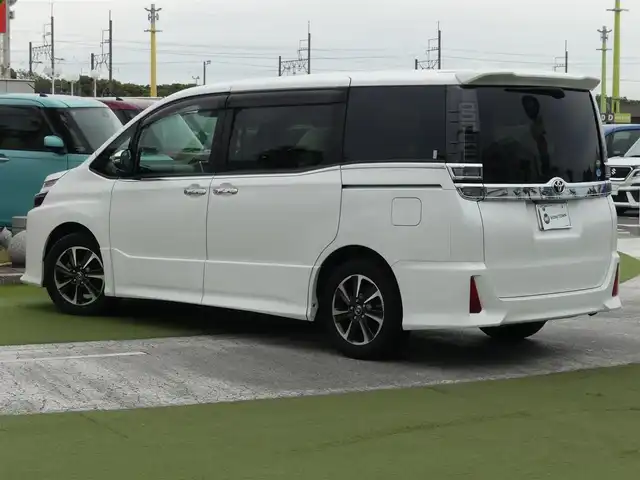 トヨタ ヴォクシー ZS 煌 愛知県 2018(平30)年 3万km ホワイトパールクリスタルシャイン Toyota Safety Sense/・プリクラッシュセーフティ/・レーンディパーチャーアラート/・オートハイビーム/両側パワースライドドア/純正SDナビ/地デジTV/【DVD/CD再生機能　Bluetooth接続】/バックカメラ/ドライブレコーダー/ステアリングスイッチ/ETC（2.0）/LEDヘッドライト/純正16インチアルミホイル/スマートキー
