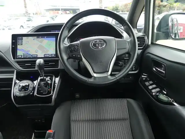 トヨタ ヴォクシー ZS 煌 愛知県 2018(平30)年 3万km ホワイトパールクリスタルシャイン Toyota Safety Sense/・プリクラッシュセーフティ/・レーンディパーチャーアラート/・オートハイビーム/両側パワースライドドア/純正SDナビ/地デジTV/【DVD/CD再生機能　Bluetooth接続】/バックカメラ/ドライブレコーダー/ステアリングスイッチ/ETC（2.0）/LEDヘッドライト/純正16インチアルミホイル/スマートキー