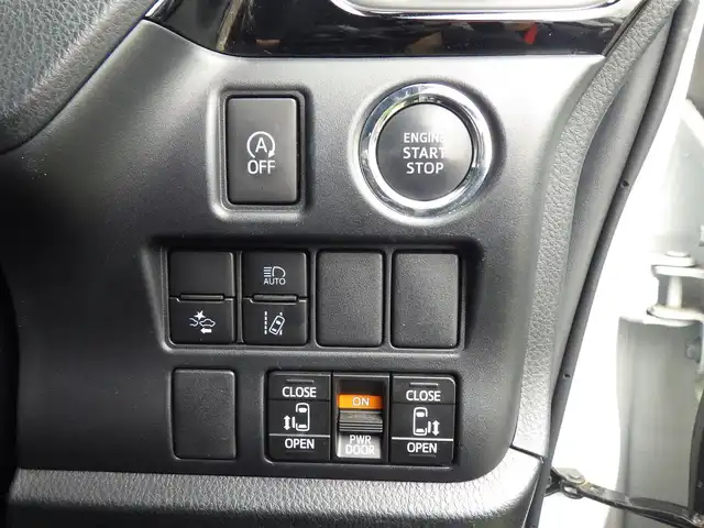 トヨタ ヴォクシー ZS 煌 愛知県 2018(平30)年 3万km ホワイトパールクリスタルシャイン Toyota Safety Sense/・プリクラッシュセーフティ/・レーンディパーチャーアラート/・オートハイビーム/両側パワースライドドア/純正SDナビ/地デジTV/【DVD/CD再生機能　Bluetooth接続】/バックカメラ/ドライブレコーダー/ステアリングスイッチ/ETC（2.0）/LEDヘッドライト/純正16インチアルミホイル/スマートキー