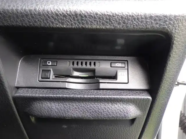 トヨタ ヴォクシー ZS 煌 愛知県 2018(平30)年 3万km ホワイトパールクリスタルシャイン Toyota Safety Sense/・プリクラッシュセーフティ/・レーンディパーチャーアラート/・オートハイビーム/両側パワースライドドア/純正SDナビ/地デジTV/【DVD/CD再生機能　Bluetooth接続】/バックカメラ/ドライブレコーダー/ステアリングスイッチ/ETC（2.0）/LEDヘッドライト/純正16インチアルミホイル/スマートキー