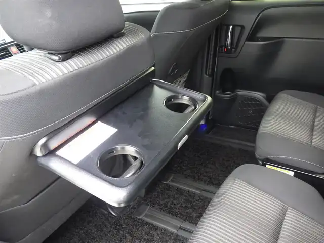 トヨタ ヴォクシー ZS 煌 愛知県 2018(平30)年 3万km ホワイトパールクリスタルシャイン Toyota Safety Sense/・プリクラッシュセーフティ/・レーンディパーチャーアラート/・オートハイビーム/両側パワースライドドア/純正SDナビ/地デジTV/【DVD/CD再生機能　Bluetooth接続】/バックカメラ/ドライブレコーダー/ステアリングスイッチ/ETC（2.0）/LEDヘッドライト/純正16インチアルミホイル/スマートキー