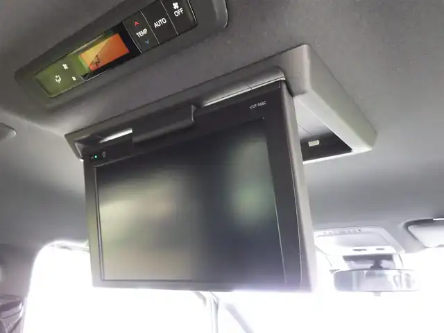 トヨタ ヴォクシー ZS 煌 愛知県 2018(平30)年 3万km ホワイトパールクリスタルシャイン Toyota Safety Sense/・プリクラッシュセーフティ/・レーンディパーチャーアラート/・オートハイビーム/両側パワースライドドア/純正SDナビ/地デジTV/【DVD/CD再生機能　Bluetooth接続】/バックカメラ/ドライブレコーダー/ステアリングスイッチ/ETC（2.0）/LEDヘッドライト/純正16インチアルミホイル/スマートキー