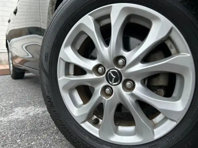 マツダ デミオ XD 滋賀県 2015(平27)年 5.4万km ディープクリスタルブルーマイカ ディーゼル/2WD(FF)/6速MT/7インチ純正ナビ/（FM/AM/CD/DVD/フルセグ/Bluetooth）/ETC/ドライブレコーダー/バックカメラ/プリクラッシュブレーキアシスト	/クルーズコントロール/レーンキープアシスト	/電動格納ミラー/アイドリングストップ/ステアリングスイッチ/オートライト/LEDヘッドライト/フロントフォグ/フルオートエアコン/プッシュスタート/スマートキー/純正フロアマット/ドアバイザー