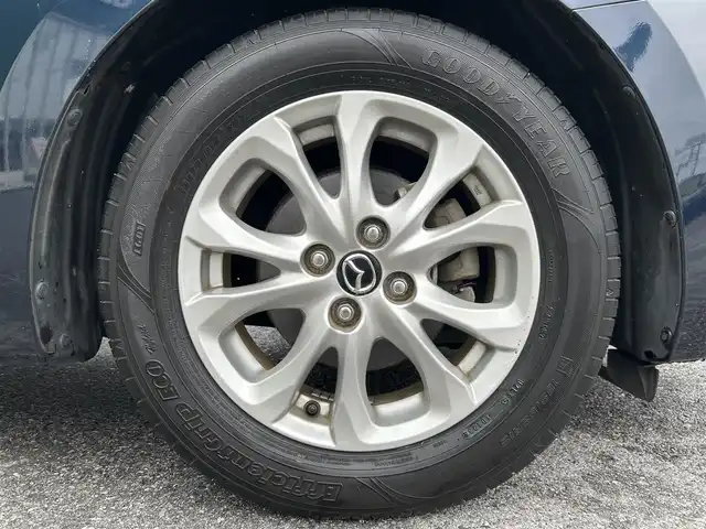 マツダ デミオ XD 滋賀県 2015(平27)年 5.4万km ディープクリスタルブルーマイカ ディーゼル/2WD(FF)/6速MT/7インチ純正ナビ/（FM/AM/CD/DVD/フルセグ/Bluetooth）/ETC/ドライブレコーダー/バックカメラ/プリクラッシュブレーキアシスト	/クルーズコントロール/レーンキープアシスト	/電動格納ミラー/アイドリングストップ/ステアリングスイッチ/オートライト/LEDヘッドライト/フロントフォグ/フルオートエアコン/プッシュスタート/スマートキー/純正フロアマット/ドアバイザー