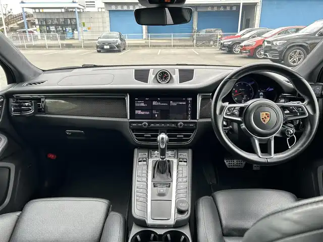 ポルシェ マカン ターボ 滋賀県 2019(令1)年 4.5万km ヴァルカノグレーメタリック ワンオーナー/スポーツクロノパッケージ/カーボンインテリアパッケージ/パノラマサンルーフ/PDLS＋/レザーシート/シートヒーター＆ベンチレーション/OPボディーカラー(ヴァルカノグレーメタリック)/エアサスペンション/BOSEサウンド/360°カメラ/純正ナビ/BT/USB/ETC/前後ドラレコ/ACC/LKA/BSM