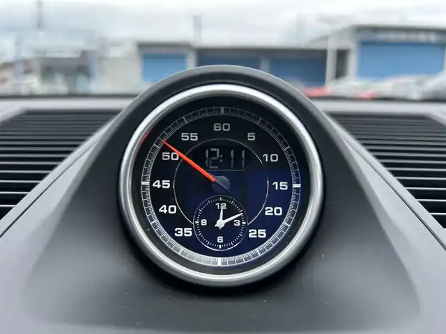 ポルシェ マカン ターボ 滋賀県 2019(令1)年 4.5万km ヴァルカノグレーメタリック ワンオーナー/スポーツクロノパッケージ/カーボンインテリアパッケージ/パノラマサンルーフ/PDLS＋/レザーシート/シートヒーター＆ベンチレーション/OPボディーカラー(ヴァルカノグレーメタリック)/エアサスペンション/BOSEサウンド/360°カメラ/純正ナビ/BT/USB/ETC/前後ドラレコ/ACC/LKA/BSM