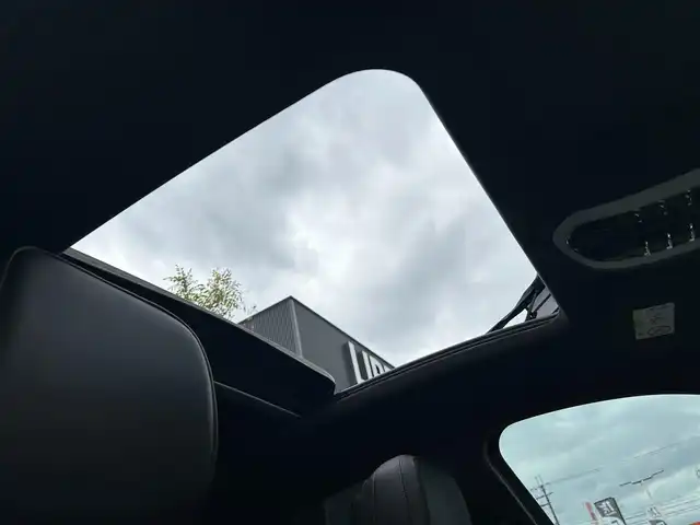 ポルシェ マカン ターボ 滋賀県 2019(令1)年 4.5万km ヴァルカノグレーメタリック ワンオーナー/スポーツクロノパッケージ/カーボンインテリアパッケージ/パノラマサンルーフ/PDLS＋/レザーシート/シートヒーター＆ベンチレーション/OPボディーカラー(ヴァルカノグレーメタリック)/エアサスペンション/BOSEサウンド/360°カメラ/純正ナビ/BT/USB/ETC/前後ドラレコ/ACC/LKA/BSM