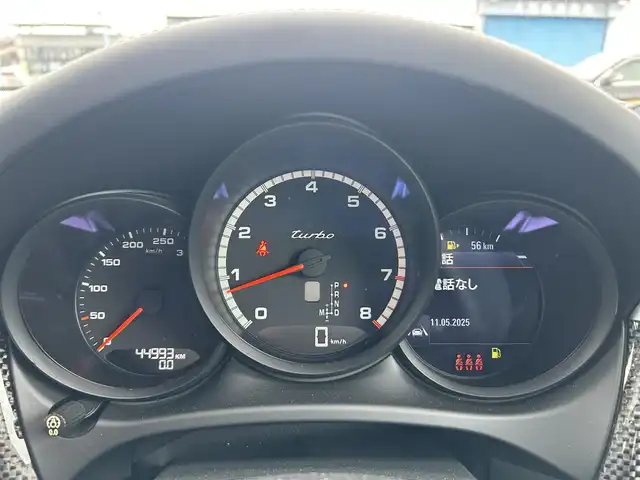 ポルシェ マカン ターボ 滋賀県 2019(令1)年 4.5万km ヴァルカノグレーメタリック ワンオーナー/スポーツクロノパッケージ/カーボンインテリアパッケージ/パノラマサンルーフ/PDLS＋/レザーシート/シートヒーター＆ベンチレーション/OPボディーカラー(ヴァルカノグレーメタリック)/エアサスペンション/BOSEサウンド/360°カメラ/純正ナビ/BT/USB/ETC/前後ドラレコ/ACC/LKA/BSM
