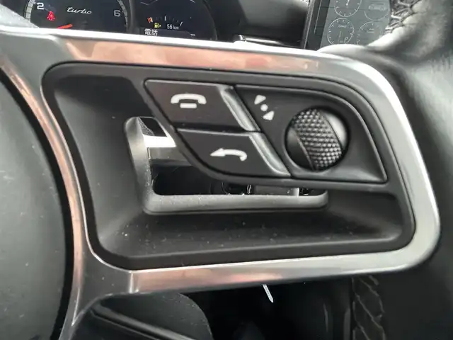 ポルシェ マカン ターボ 滋賀県 2019(令1)年 4.5万km ヴァルカノグレーメタリック ワンオーナー/スポーツクロノパッケージ/カーボンインテリアパッケージ/パノラマサンルーフ/PDLS＋/レザーシート/シートヒーター＆ベンチレーション/OPボディーカラー(ヴァルカノグレーメタリック)/エアサスペンション/BOSEサウンド/360°カメラ/純正ナビ/BT/USB/ETC/前後ドラレコ/ACC/LKA/BSM