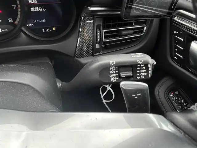 ポルシェ マカン ターボ 滋賀県 2019(令1)年 4.5万km ヴァルカノグレーメタリック ワンオーナー/スポーツクロノパッケージ/カーボンインテリアパッケージ/パノラマサンルーフ/PDLS＋/レザーシート/シートヒーター＆ベンチレーション/OPボディーカラー(ヴァルカノグレーメタリック)/エアサスペンション/BOSEサウンド/360°カメラ/純正ナビ/BT/USB/ETC/前後ドラレコ/ACC/LKA/BSM