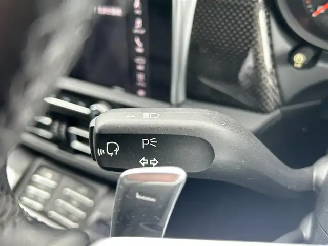 ポルシェ マカン ターボ 滋賀県 2019(令1)年 4.5万km ヴァルカノグレーメタリック ワンオーナー/スポーツクロノパッケージ/カーボンインテリアパッケージ/パノラマサンルーフ/PDLS＋/レザーシート/シートヒーター＆ベンチレーション/OPボディーカラー(ヴァルカノグレーメタリック)/エアサスペンション/BOSEサウンド/360°カメラ/純正ナビ/BT/USB/ETC/前後ドラレコ/ACC/LKA/BSM
