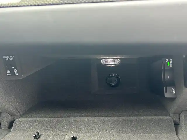 ポルシェ マカン ターボ 滋賀県 2019(令1)年 4.5万km ヴァルカノグレーメタリック ワンオーナー/スポーツクロノパッケージ/カーボンインテリアパッケージ/パノラマサンルーフ/PDLS＋/レザーシート/シートヒーター＆ベンチレーション/OPボディーカラー(ヴァルカノグレーメタリック)/エアサスペンション/BOSEサウンド/360°カメラ/純正ナビ/BT/USB/ETC/前後ドラレコ/ACC/LKA/BSM