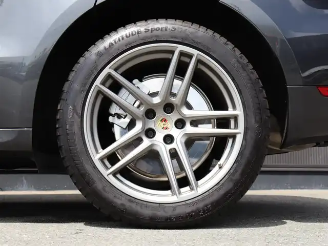 ポルシェ マカン ターボ 静岡県 2019(令1)年 4.5万km ヴァルカノグレーメタリック ワンオーナー/スポーツクロノパッケージ/カーボンインテリアパッケージ/パノラマサンルーフ/PDLS＋/レザーシート/シートヒーター＆ベンチレーション/OPボディーカラー(ヴァルカノグレーメタリック)/エアサスペンション/BOSEサウンド/360°カメラ/純正ナビ/BT/USB/ETC/前後ドラレコ/ACC/LKA/BSM