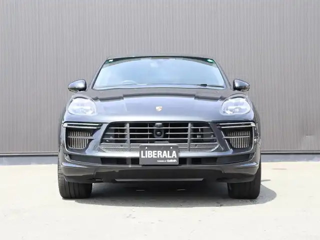 ポルシェ マカン ターボ 静岡県 2019(令1)年 4.5万km ヴァルカノグレーメタリック ワンオーナー/スポーツクロノパッケージ/カーボンインテリアパッケージ/パノラマサンルーフ/PDLS＋/レザーシート/シートヒーター＆ベンチレーション/OPボディーカラー(ヴァルカノグレーメタリック)/エアサスペンション/BOSEサウンド/360°カメラ/純正ナビ/BT/USB/ETC/前後ドラレコ/ACC/LKA/BSM