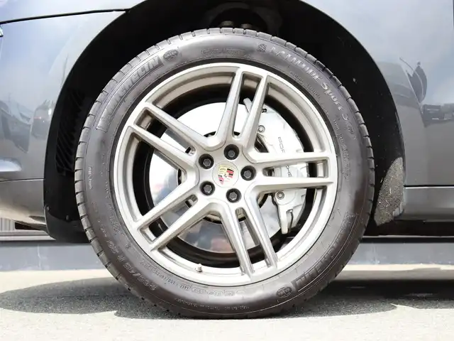 ポルシェ マカン ターボ 静岡県 2019(令1)年 4.5万km ヴァルカノグレーメタリック ワンオーナー/スポーツクロノパッケージ/カーボンインテリアパッケージ/パノラマサンルーフ/PDLS＋/レザーシート/シートヒーター＆ベンチレーション/OPボディーカラー(ヴァルカノグレーメタリック)/エアサスペンション/BOSEサウンド/360°カメラ/純正ナビ/BT/USB/ETC/前後ドラレコ/ACC/LKA/BSM