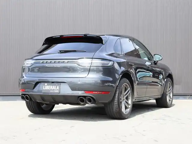 ポルシェ マカン ターボ 静岡県 2019(令1)年 4.5万km ヴァルカノグレーメタリック ワンオーナー/スポーツクロノパッケージ/カーボンインテリアパッケージ/パノラマサンルーフ/PDLS＋/レザーシート/シートヒーター＆ベンチレーション/OPボディーカラー(ヴァルカノグレーメタリック)/エアサスペンション/BOSEサウンド/360°カメラ/純正ナビ/BT/USB/ETC/前後ドラレコ/ACC/LKA/BSM