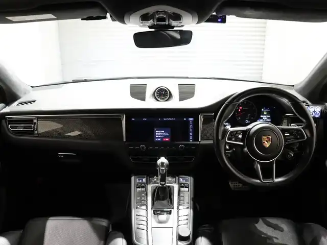 ポルシェ マカン ターボ 静岡県 2019(令1)年 4.5万km ヴァルカノグレーメタリック ワンオーナー/スポーツクロノパッケージ/カーボンインテリアパッケージ/パノラマサンルーフ/PDLS＋/レザーシート/シートヒーター＆ベンチレーション/OPボディーカラー(ヴァルカノグレーメタリック)/エアサスペンション/BOSEサウンド/360°カメラ/純正ナビ/BT/USB/ETC/前後ドラレコ/ACC/LKA/BSM