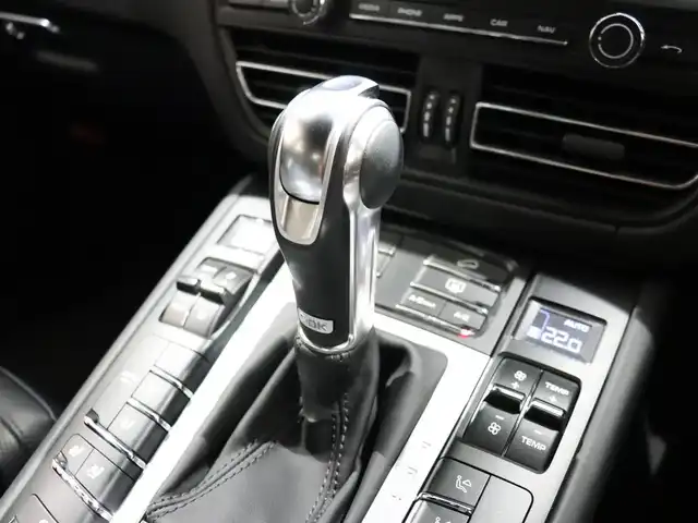 ポルシェ マカン ターボ 静岡県 2019(令1)年 4.5万km ヴァルカノグレーメタリック ワンオーナー/スポーツクロノパッケージ/カーボンインテリアパッケージ/パノラマサンルーフ/PDLS＋/レザーシート/シートヒーター＆ベンチレーション/OPボディーカラー(ヴァルカノグレーメタリック)/エアサスペンション/BOSEサウンド/360°カメラ/純正ナビ/BT/USB/ETC/前後ドラレコ/ACC/LKA/BSM