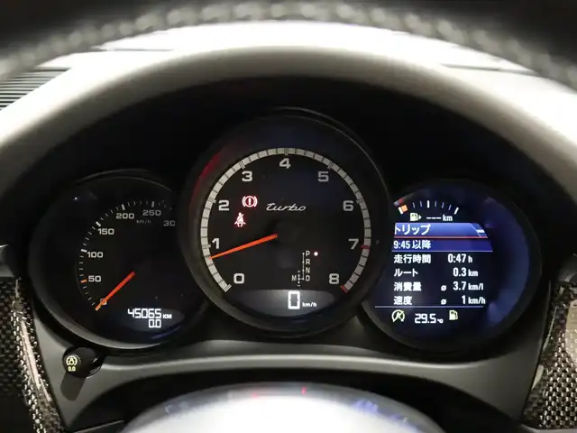 ポルシェ マカン ターボ 静岡県 2019(令1)年 4.5万km ヴァルカノグレーメタリック ワンオーナー/スポーツクロノパッケージ/カーボンインテリアパッケージ/パノラマサンルーフ/PDLS＋/レザーシート/シートヒーター＆ベンチレーション/OPボディーカラー(ヴァルカノグレーメタリック)/エアサスペンション/BOSEサウンド/360°カメラ/純正ナビ/BT/USB/ETC/前後ドラレコ/ACC/LKA/BSM