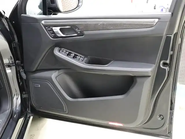 ポルシェ マカン ターボ 静岡県 2019(令1)年 4.5万km ヴァルカノグレーメタリック ワンオーナー/スポーツクロノパッケージ/カーボンインテリアパッケージ/パノラマサンルーフ/PDLS＋/レザーシート/シートヒーター＆ベンチレーション/OPボディーカラー(ヴァルカノグレーメタリック)/エアサスペンション/BOSEサウンド/360°カメラ/純正ナビ/BT/USB/ETC/前後ドラレコ/ACC/LKA/BSM