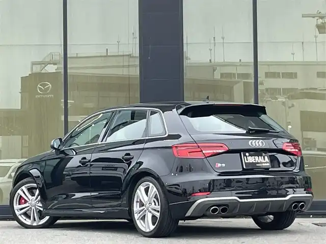 アウディ Ｓ３ 石川県 2017(平29)年 2.8万km 白 黒赤革シート/シートヒーター/マトリクスＬＥＤ/Ｂａｎｇ＆Ｏｌｆｕｓｅｎ/衝突軽減ブレーキ/アダプティブクルーズコントロール/純正ナビ/フルセグ/バックカメラ/クリアランスソナー/バーチャルコックピット/ETC