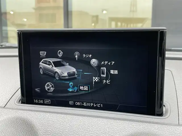 アウディ Ｓ３ 石川県 2017(平29)年 2.8万km 白 黒赤革シート/シートヒーター/マトリクスＬＥＤ/Ｂａｎｇ＆Ｏｌｆｕｓｅｎ/衝突軽減ブレーキ/アダプティブクルーズコントロール/純正ナビ/フルセグ/バックカメラ/クリアランスソナー/バーチャルコックピット/ETC