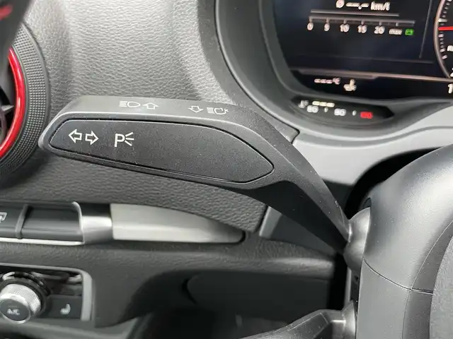 アウディ Ｓ３ 石川県 2017(平29)年 2.8万km 白 黒赤革シート/シートヒーター/マトリクスＬＥＤ/Ｂａｎｇ＆Ｏｌｆｕｓｅｎ/衝突軽減ブレーキ/アダプティブクルーズコントロール/純正ナビ/フルセグ/バックカメラ/クリアランスソナー/バーチャルコックピット/ETC
