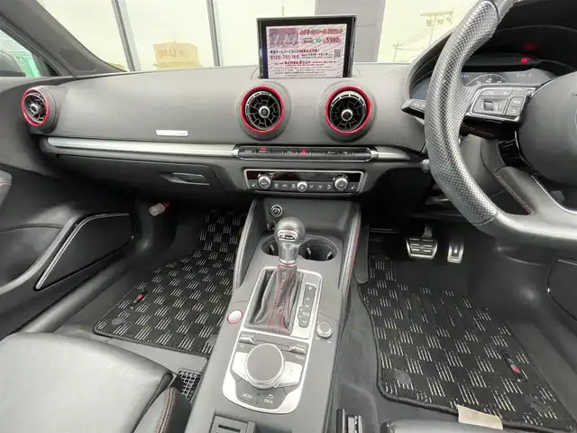 アウディ Ｓ３ 石川県 2017(平29)年 2.8万km 白 黒赤革シート/シートヒーター/マトリクスＬＥＤ/Ｂａｎｇ＆Ｏｌｆｕｓｅｎ/衝突軽減ブレーキ/アダプティブクルーズコントロール/純正ナビ/フルセグ/バックカメラ/クリアランスソナー/バーチャルコックピット/ETC