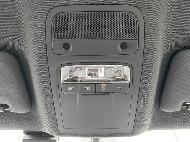 アウディ Ｓ３ 石川県 2017(平29)年 2.8万km 白 黒赤革シート/シートヒーター/マトリクスＬＥＤ/Ｂａｎｇ＆Ｏｌｆｕｓｅｎ/衝突軽減ブレーキ/アダプティブクルーズコントロール/純正ナビ/フルセグ/バックカメラ/クリアランスソナー/バーチャルコックピット/ETC