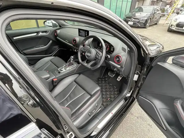 アウディ Ｓ３ 石川県 2017(平29)年 2.8万km 白 黒赤革シート/シートヒーター/マトリクスＬＥＤ/Ｂａｎｇ＆Ｏｌｆｕｓｅｎ/衝突軽減ブレーキ/アダプティブクルーズコントロール/純正ナビ/フルセグ/バックカメラ/クリアランスソナー/バーチャルコックピット/ETC