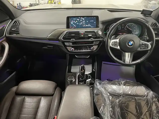 ＢＭＷ Ｘ３ xDrive20d Mスポーツ 道央・札幌 2018(平30)年 8.8万km サファイアブラックP 4WD/ディーゼル車/純正ナビ/・フルセグTV/CD/DVD/BT/USB/MS/フロント、サイド、バックカメラ/全周囲カメラ/本革シート/前席パワーシート/前席シートベンチレーション/全席シートヒーター/運転席シートメモリ機能/パワーバックドア/オートクルーズコントロール/ミラー一体型ETC/衝突被害軽減ブレーキ/レーンキープアシスト/横滑り防止装置/前後コーナーセンサー/ワイヤレス充電/電動パーキングブレーキ/ブレーキホールド/ヘッドアップディスプレイ/ブラインドスポットモニター/アイドリングストップ/パドルシフト/ウインカーミラー/社外ドライブレコーダー/フロアマット/ステアリングリモコン/オートライト/オートハイビーム/LEDヘッドライト/前後フォグライト/プッシュスタート/スマートキーx2/アンビエントライト/ルーフレール/トノカバー/純正19インチAW/新車時保証書/取扱説明書
