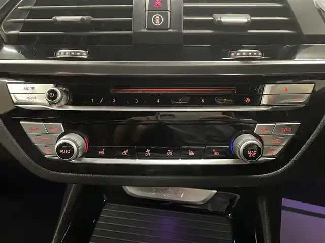 ＢＭＷ Ｘ３ xDrive20d Mスポーツ 道央・札幌 2018(平30)年 8.8万km サファイアブラックP 4WD/ディーゼル車/純正ナビ/・フルセグTV/CD/DVD/BT/USB/MS/フロント、サイド、バックカメラ/全周囲カメラ/本革シート/前席パワーシート/前席シートベンチレーション/全席シートヒーター/運転席シートメモリ機能/パワーバックドア/オートクルーズコントロール/ミラー一体型ETC/衝突被害軽減ブレーキ/レーンキープアシスト/横滑り防止装置/前後コーナーセンサー/ワイヤレス充電/電動パーキングブレーキ/ブレーキホールド/ヘッドアップディスプレイ/ブラインドスポットモニター/アイドリングストップ/パドルシフト/ウインカーミラー/社外ドライブレコーダー/フロアマット/ステアリングリモコン/オートライト/オートハイビーム/LEDヘッドライト/前後フォグライト/プッシュスタート/スマートキーx2/アンビエントライト/ルーフレール/トノカバー/純正19インチAW/新車時保証書/取扱説明書