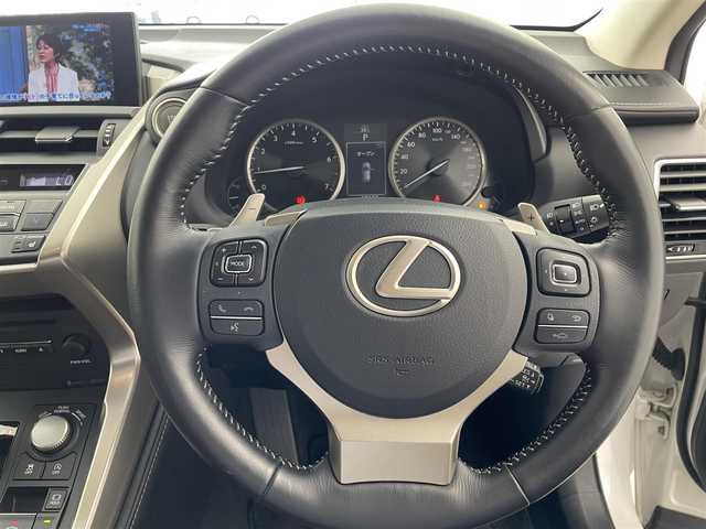 レクサス ＮＸ 200t Iパッケージ 愛知県 2015(平27)年 5.1万km ソニッククォーツ 純正ナビ/　(フルセグ/AM/FM/Bluetooth)/バックカメラ/ガラスルーフ/衝突軽減ブレーキ/レーダークルーズコントロール/社外デジタルインナーミラー/前後ドライブレコーダー/レザーシート/シートヒーター/D席メモリパワーシート/N席パワーシート/ビルトインETC/パドルシフト/ハンドルヒーター/電動パーキング/オートブレーキホールド/デュアルエアコン/LEDヘッドライト/オートライト/スマートキー