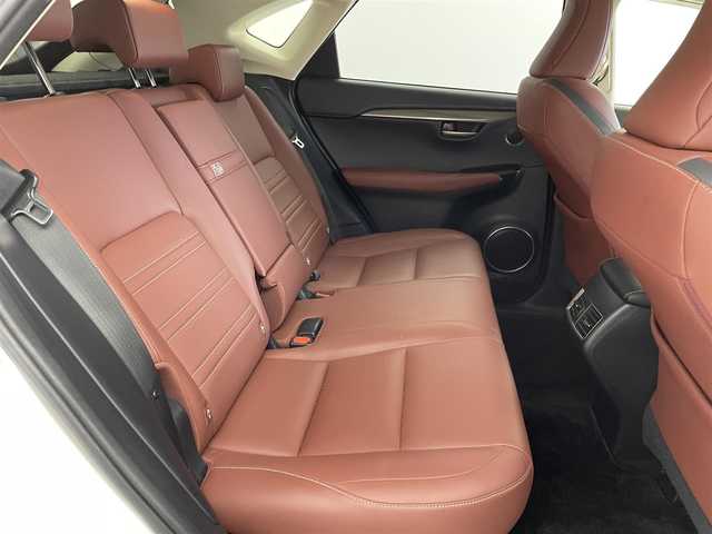 レクサス ＮＸ 200t Iパッケージ 愛知県 2015(平27)年 5.1万km ソニッククォーツ 純正ナビ/　(フルセグ/AM/FM/Bluetooth)/バックカメラ/ガラスルーフ/衝突軽減ブレーキ/レーダークルーズコントロール/社外デジタルインナーミラー/前後ドライブレコーダー/レザーシート/シートヒーター/D席メモリパワーシート/N席パワーシート/ビルトインETC/パドルシフト/ハンドルヒーター/電動パーキング/オートブレーキホールド/デュアルエアコン/LEDヘッドライト/オートライト/スマートキー