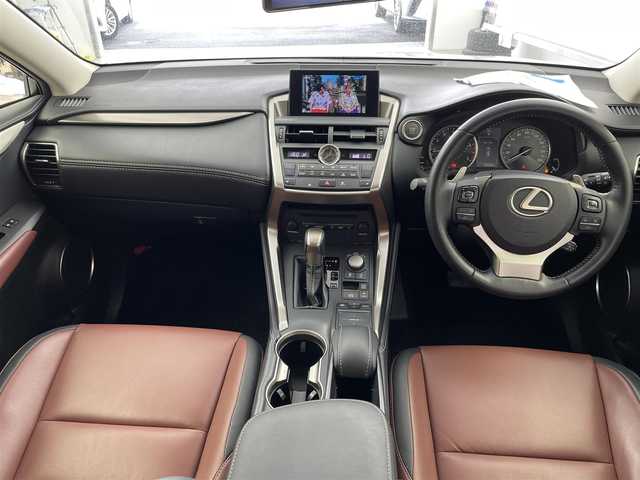 レクサス ＮＸ 200t Iパッケージ 愛知県 2015(平27)年 5.1万km ソニッククォーツ 純正ナビ/　(フルセグ/AM/FM/Bluetooth)/バックカメラ/ガラスルーフ/衝突軽減ブレーキ/レーダークルーズコントロール/社外デジタルインナーミラー/前後ドライブレコーダー/レザーシート/シートヒーター/D席メモリパワーシート/N席パワーシート/ビルトインETC/パドルシフト/ハンドルヒーター/電動パーキング/オートブレーキホールド/デュアルエアコン/LEDヘッドライト/オートライト/スマートキー