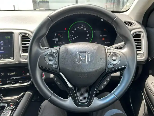 ホンダ ヴェゼル ハイブリッド Z ホンダセンシング 千葉県 2020(令2)年 3.3万km ルーセブラックM 純正8インチナビ/(フルセグTV CD DVD BT FM AM)/バックカメラ/衝突被害軽減システム/車線逸脱警報/クルーズコントロール/ハーフレザーシート/横滑り防止装置/ETC/ドライブレコーダー/LEDヘッドライト/フォグランプ/オートライト/ウィンカーミラー/純正17インチAW/シートヒーター/プッシュスタート/スマートキー/フロアマット/ドアバイザー/スペアキー/取扱説明書/保証書