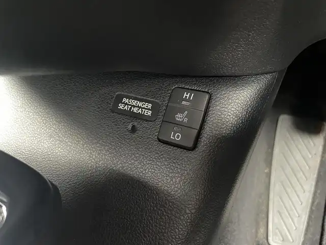 トヨタ プリウス ＰＨＶ A レザーパッケージ 福島県 2017(平29)年 2.1万km シルバーM ワンオーナー/Toyota Safety Sense P/11.6インチT‐Connectナビ/AM/FM/BT/USB/フルセグTV/純正15インチAW(社外AW＋冬タイヤ積込)/黒レザーシート/レーダークルーズコントロール/プリクラッシュセーフティ/ブラインドスポットモニター/バックカメラ/シートヒーター/パワーシート/ステアリングヒーター/ステアリングリモコン/オートハイビーム/LEDヘッドライト/フォグ/リアフォグ/純正ドライブレコーダー/ビルトインETC 2.0/プッシュスタート/ドアバイザー/フロアマット