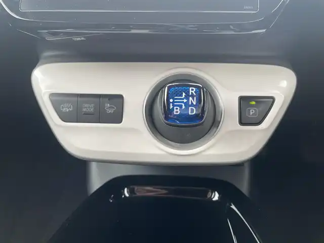 トヨタ プリウス ＰＨＶ A レザーパッケージ 福島県 2017(平29)年 2.1万km シルバーM ワンオーナー/Toyota Safety Sense P/11.6インチT‐Connectナビ/AM/FM/BT/USB/フルセグTV/純正15インチAW(社外AW＋冬タイヤ積込)/黒レザーシート/レーダークルーズコントロール/プリクラッシュセーフティ/ブラインドスポットモニター/バックカメラ/シートヒーター/パワーシート/ステアリングヒーター/ステアリングリモコン/オートハイビーム/LEDヘッドライト/フォグ/リアフォグ/純正ドライブレコーダー/ビルトインETC 2.0/プッシュスタート/ドアバイザー/フロアマット