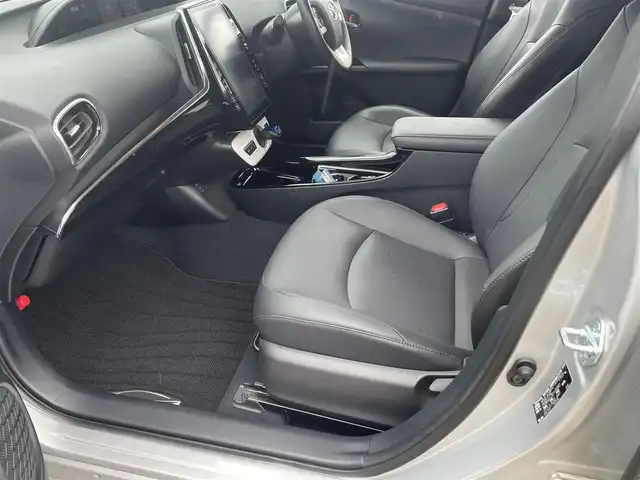 トヨタ プリウス ＰＨＶ A レザーパッケージ 福島県 2017(平29)年 2.1万km シルバーM ワンオーナー/Toyota Safety Sense P/11.6インチT‐Connectナビ/AM/FM/BT/USB/フルセグTV/純正15インチAW(社外AW＋冬タイヤ積込)/黒レザーシート/レーダークルーズコントロール/プリクラッシュセーフティ/ブラインドスポットモニター/バックカメラ/シートヒーター/パワーシート/ステアリングヒーター/ステアリングリモコン/オートハイビーム/LEDヘッドライト/フォグ/リアフォグ/純正ドライブレコーダー/ビルトインETC 2.0/プッシュスタート/ドアバイザー/フロアマット