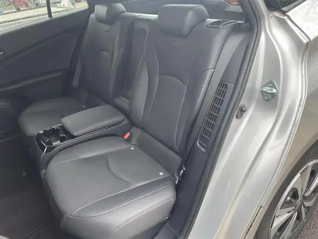 トヨタ プリウス ＰＨＶ A レザーパッケージ 福島県 2017(平29)年 2.1万km シルバーM ワンオーナー/Toyota Safety Sense P/11.6インチT‐Connectナビ/AM/FM/BT/USB/フルセグTV/純正15インチAW(社外AW＋冬タイヤ積込)/黒レザーシート/レーダークルーズコントロール/プリクラッシュセーフティ/ブラインドスポットモニター/バックカメラ/シートヒーター/パワーシート/ステアリングヒーター/ステアリングリモコン/オートハイビーム/LEDヘッドライト/フォグ/リアフォグ/純正ドライブレコーダー/ビルトインETC 2.0/プッシュスタート/ドアバイザー/フロアマット