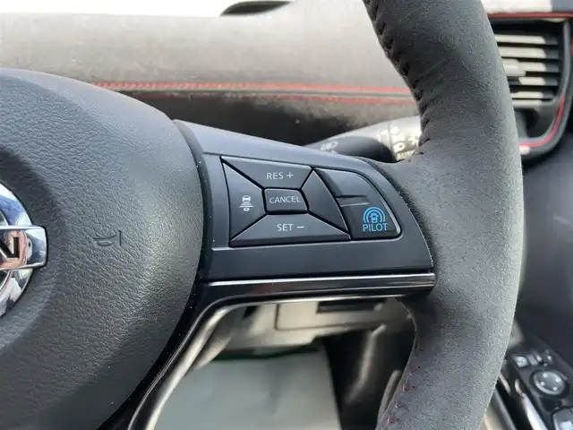 日産 セレナ ニスモ 千葉県 2018(平30)年 5万km ブリリアントホワイトパール エマージェンシーブレーキ/プロパイロット/アラウンドビューモニター/純正9インチSDナビ【MM517D-L】/・CD/DVD/Blu-ray/MSV/Bluetooth/フルセグ/純正フリップダウンモニター/インテリジェントルームミラー/パーキングアシスト/両後ハンズフリーオートスライドドア/前席シートヒーター/レーンキープアシスト/標識認識機能/インテリジェントキー/前後コーナーセンサー/純正LEDヘッドライト/純正17インチアルミホイール/純正ドライブレコーダー/ETC/本革巻ステアリング/サイド＆カーテンエアバッグ