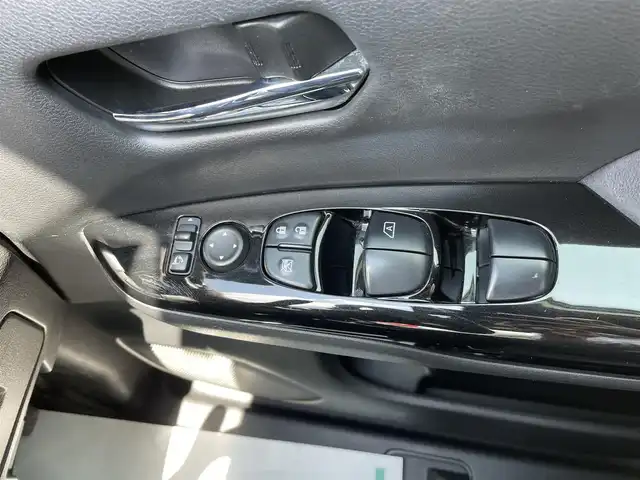 日産 セレナ ニスモ 千葉県 2018(平30)年 5万km ブリリアントホワイトパール エマージェンシーブレーキ/プロパイロット/アラウンドビューモニター/純正9インチSDナビ【MM517D-L】/・CD/DVD/Blu-ray/MSV/Bluetooth/フルセグ/純正フリップダウンモニター/インテリジェントルームミラー/パーキングアシスト/両後ハンズフリーオートスライドドア/前席シートヒーター/レーンキープアシスト/標識認識機能/インテリジェントキー/前後コーナーセンサー/純正LEDヘッドライト/純正17インチアルミホイール/純正ドライブレコーダー/ETC/本革巻ステアリング/サイド＆カーテンエアバッグ