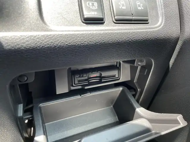 日産 セレナ ニスモ 千葉県 2018(平30)年 5万km ブリリアントホワイトパール エマージェンシーブレーキ/プロパイロット/アラウンドビューモニター/純正9インチSDナビ【MM517D-L】/・CD/DVD/Blu-ray/MSV/Bluetooth/フルセグ/純正フリップダウンモニター/インテリジェントルームミラー/パーキングアシスト/両後ハンズフリーオートスライドドア/前席シートヒーター/レーンキープアシスト/標識認識機能/インテリジェントキー/前後コーナーセンサー/純正LEDヘッドライト/純正17インチアルミホイール/純正ドライブレコーダー/ETC/本革巻ステアリング/サイド＆カーテンエアバッグ