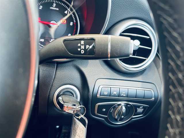 メルセデス・ベンツ Ｃ２２０ｄ ワゴン ローレウスエディション 大阪府 2018(平30)年 3.5万km オブシディアンブラック レーダーセーフティ/サンルーフ/黒革/メモリ付きパワーシート/シートヒーター/純正ナビ/TV/バックカメラ/ACC/純正18インチAW/LEDヘッドライト/ブラインドスポット/電動リアゲート